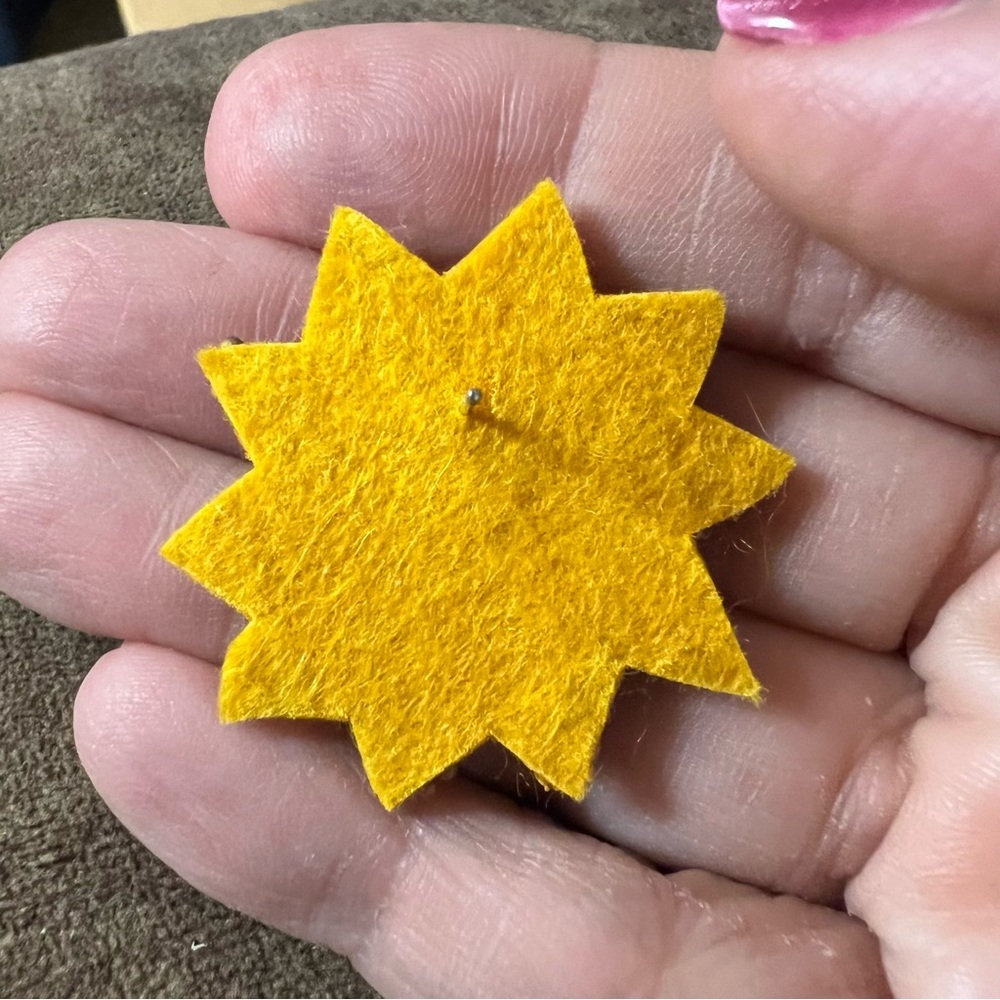 ✨HOST PICK✨ Beaded Sunflower Stud Earrings - Picture 3 of 4